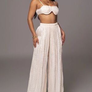 AKIRA Elegant Beige Crinkle Set